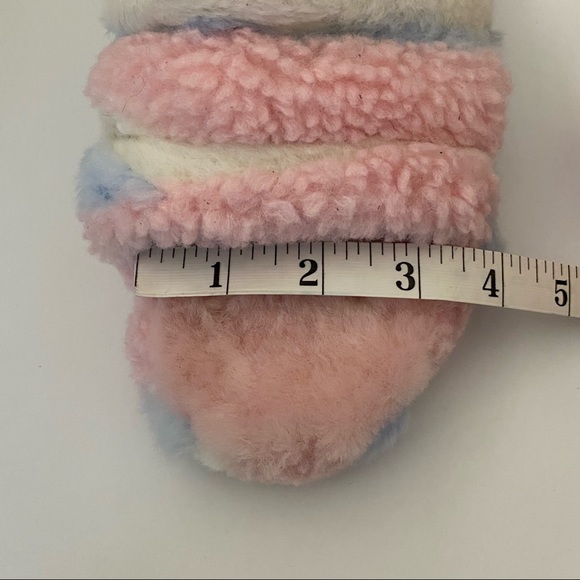 UGG Fluff Yeah Slides Cali Collage Pride Stripes Kid’s 6 (Will Fit a Women’s 8) - Picture 9 of 13